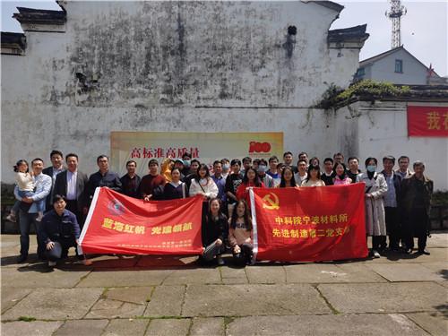 逃离大犀牛出没地